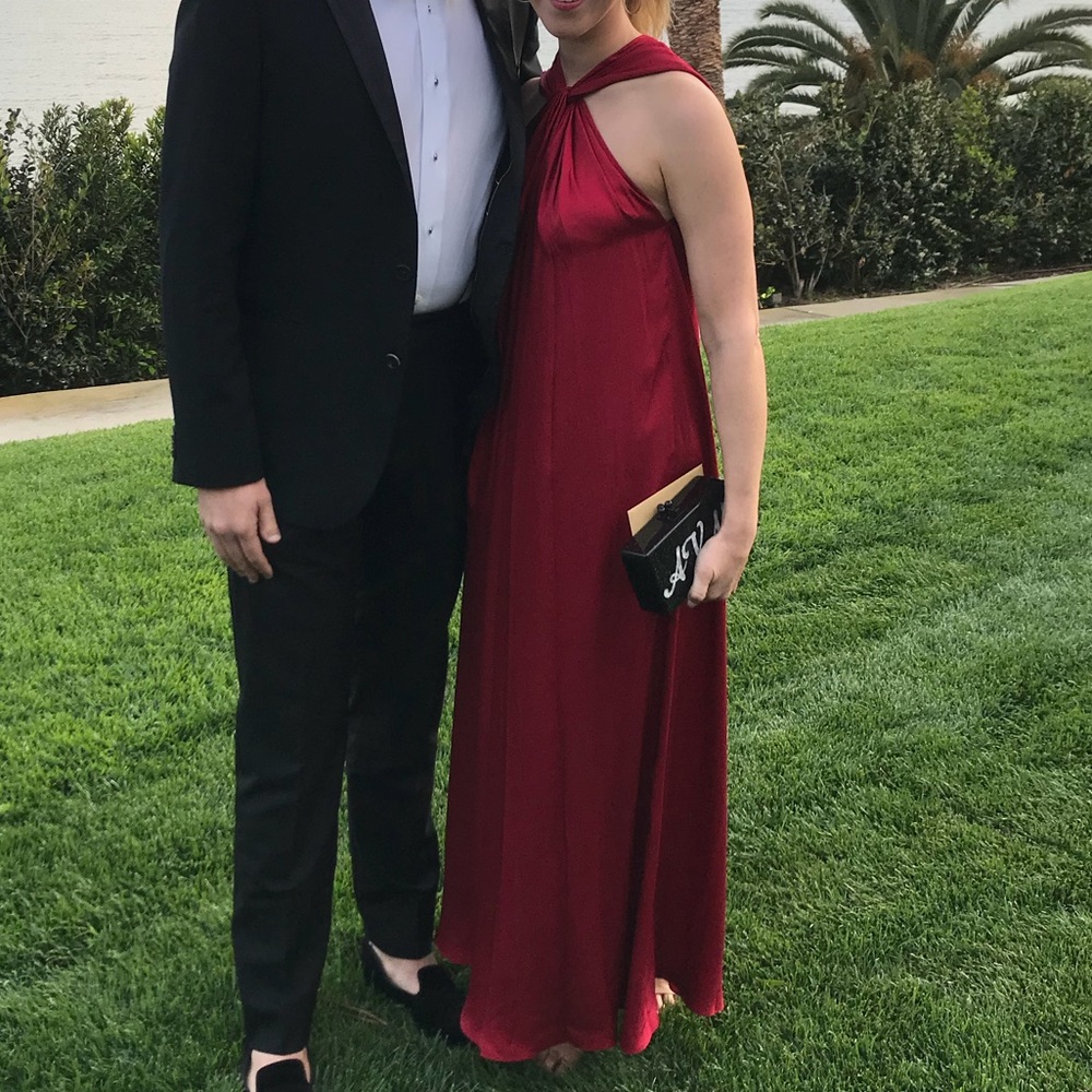 Elizabeth and James gorgeous red dress!